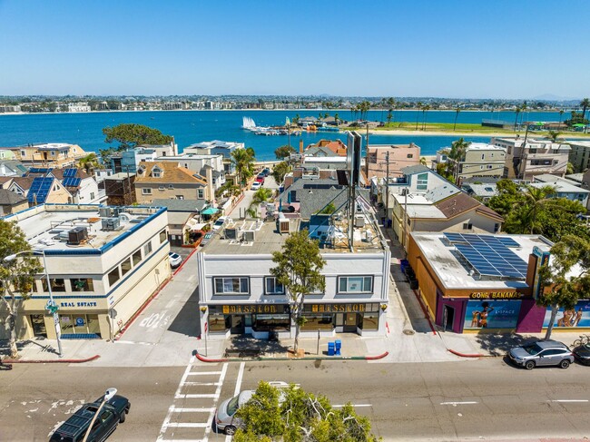 801 San Jose Pl in San Diego, CA - Foto de edificio - Building Photo