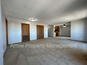 208 E 5th St in York, NE - Foto de edificio - Building Photo