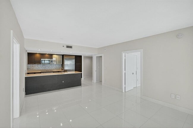 55 SE 6th St, Unit 2103 in Miami, FL - Building Photo - Building Photo
