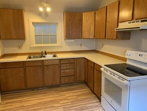 44 S Nehalem St in Clatskanie, OR - Building Photo - Building Photo