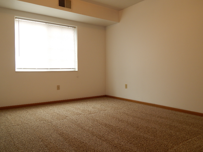 property at 1112 W 4th St
