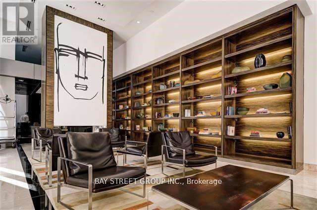 38 Grenville St in Toronto, ON - Building Photo - Building Photo