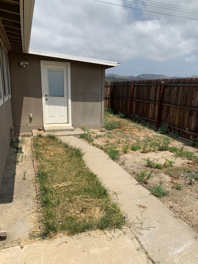 10073-10075 Blackburn Rd in Ventura, CA - Building Photo - Building Photo