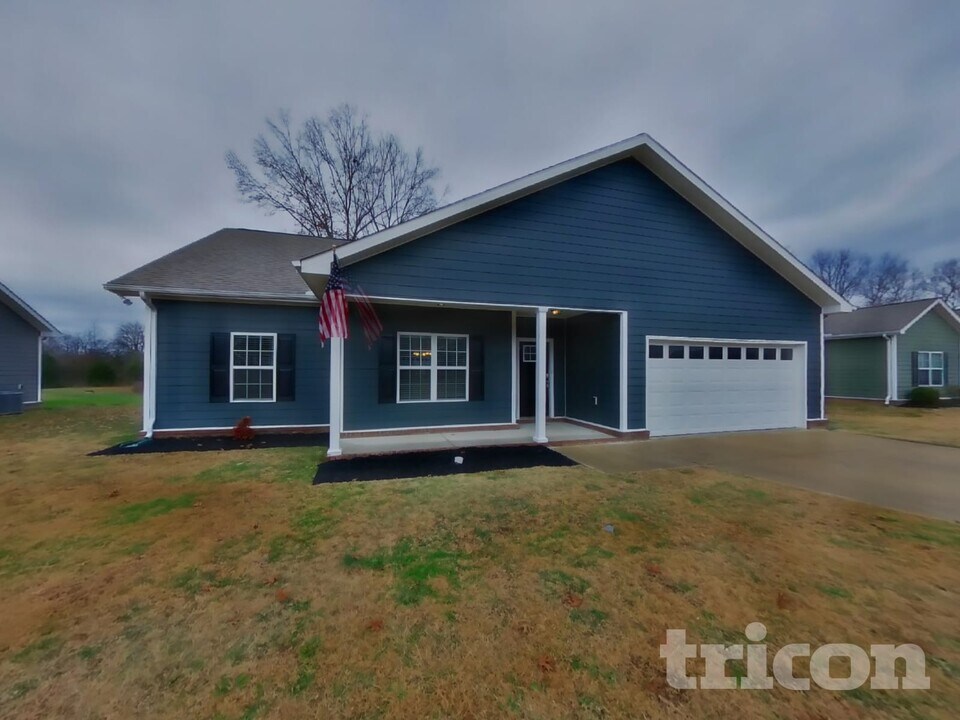 825 Ellyson Dr in Spring Hill, TN - Building Photo