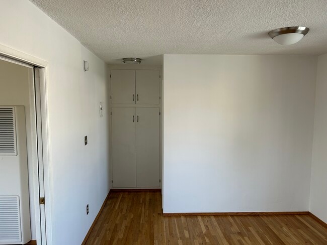 1151 Sunvue Pl, Unit 5 in Los Angeles, CA - Building Photo - Building Photo