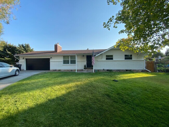 2055 Eagle Dr in Ammon, ID - Building Photo - Building Photo