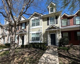 2202 Carlisle St in Bedford, TX - Building Photo