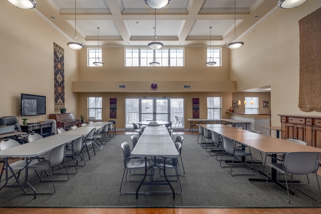 ABBINGTON AT THE PARK in Alliance, OH - Building Photo - Interior Photo