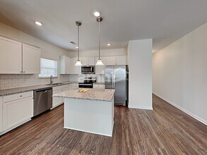 136 Ivy Brook Dr in Dallas, GA - Foto de edificio - Building Photo