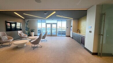 40 Lewis St, Unit #405 in Boston, MA - Building Photo - Building Photo