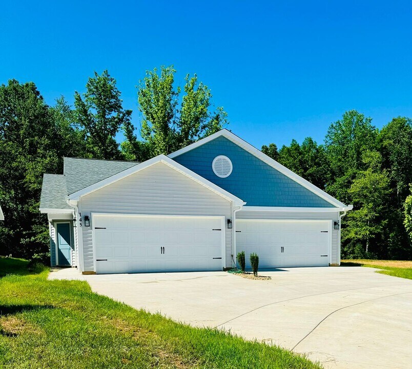 131 Brawley Villas Pl in Mooresville, NC - Building Photo