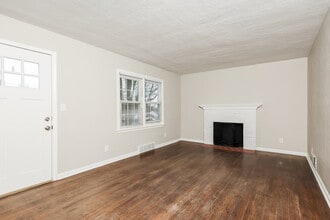 1075 Meadow Dr in Dayton, OH - Building Photo - Building Photo