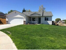 607 Meadowbrook Dr in Nampa, ID - Building Photo