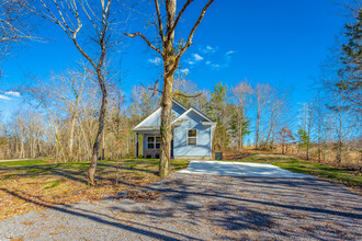 808 Hogan Rd in Rossville, GA - Foto de edificio - Building Photo