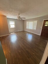 1139 Oregon St in Waterloo, IA - Building Photo - Building Photo