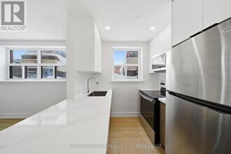 993 O'Connor Dr in Toronto, ON - Building Photo - Building Photo