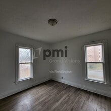 895 W Leafland Ave in Decatur, IL - Building Photo - Building Photo