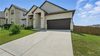 1606 Folk Victorian Rd in New Braunfels, TX - Building Photo