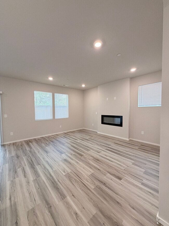 9452 N Chestnut Ct in Camas, WA - Foto de edificio - Building Photo