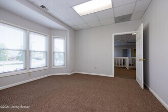 2821 S Hurstbourne Pkwy in Louisville, KY - Building Photo - Building Photo