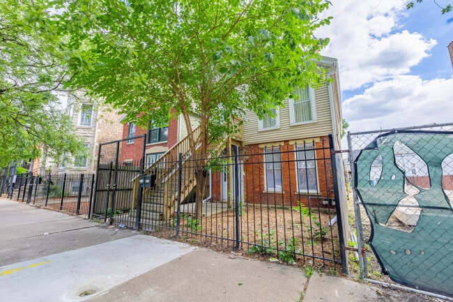 property at 2819 W Jackson Blvd