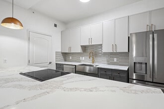 Remi in Dallas, TX - Foto de edificio - Building Photo
