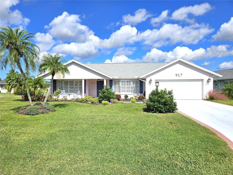 917 S Gondola Dr in Venice, FL - Foto de edificio