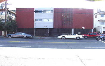 8656 MacArthur Blvd in Oakland, CA - Building Photo - Building Photo