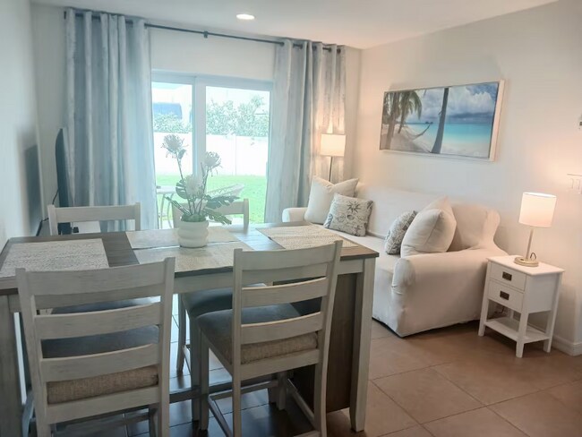 3837 Hialeah Rd in Venice, FL - Building Photo - Building Photo