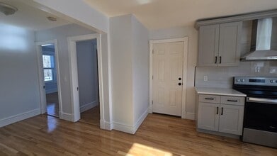 234 High St, Unit A in Somersworth, NH - Building Photo - Building Photo