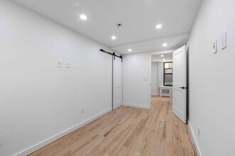 104 Bayard St in New York, NY - Building Photo - Building Photo