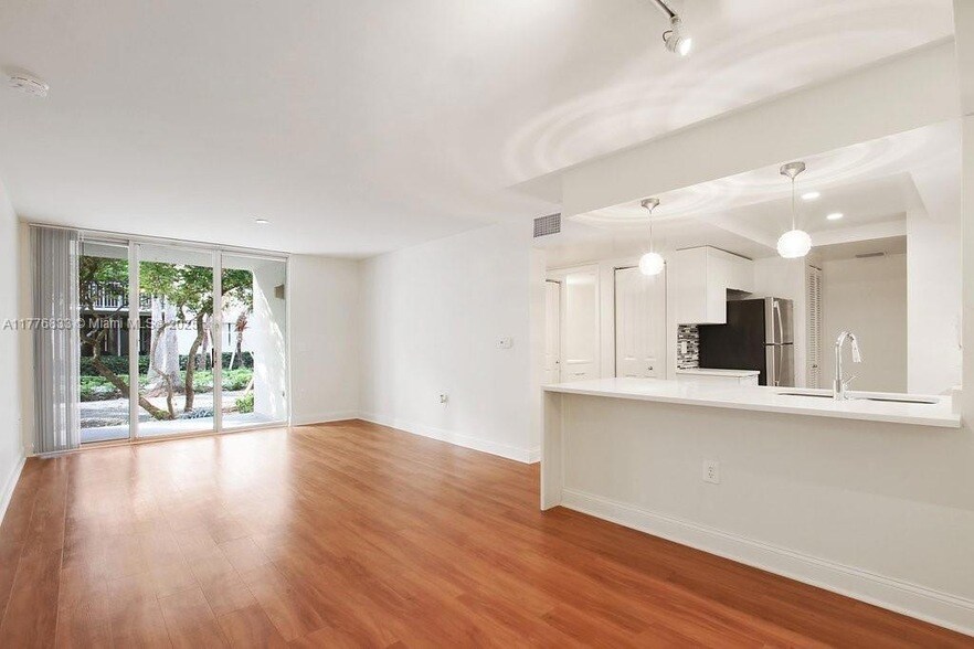 3605 NE 207th St, Unit 2108 in Miami, FL - Building Photo