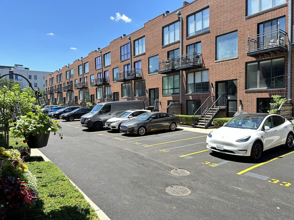 957 W Grace St in Chicago, IL - Building Photo