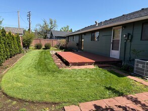 792 66th St in Springfield, OR - Building Photo - Building Photo