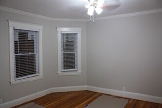 44 Stellman Rd, Unit 2 in Boston, MA - Foto de edificio - Building Photo