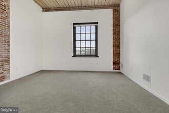 303 Vine St in Philadelphia, PA - Building Photo - Building Photo