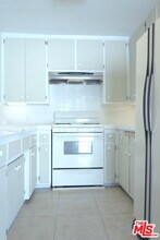 922 W Kensington Rd in Los Angeles, CA - Building Photo - Building Photo