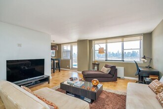 6040 JFK Blvd E in West New York, NJ - Building Photo - Building Photo