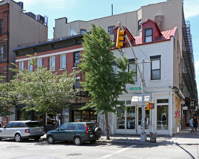 73-79 E Houston St in New York, NY - Foto de edificio - Building Photo