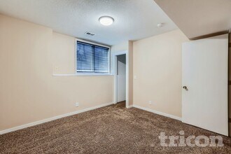 5 Oak Shore Dr in Burnsville, MN - Building Photo - Building Photo