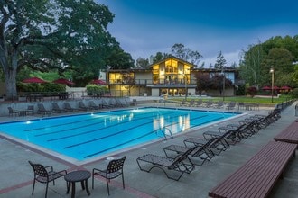 Oak Creek Apartments in Palo Alto, CA - Building Photo - Building Photo