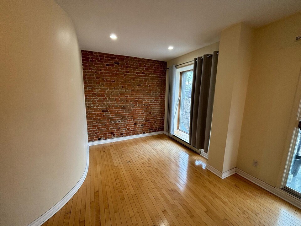 645 Prince-Arthur Rue O in Montréal, QC - Building Photo