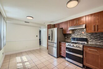 2067 W Farwell Ave in Chicago, IL - Building Photo - Building Photo