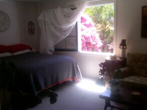 721 Coventry Rd, Unit 1 in Kensington, CA - Building Photo - Building Photo