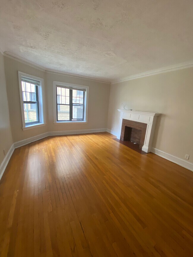 927 Forest Ave Apartments and Nearby Evanston Apartments For Rent