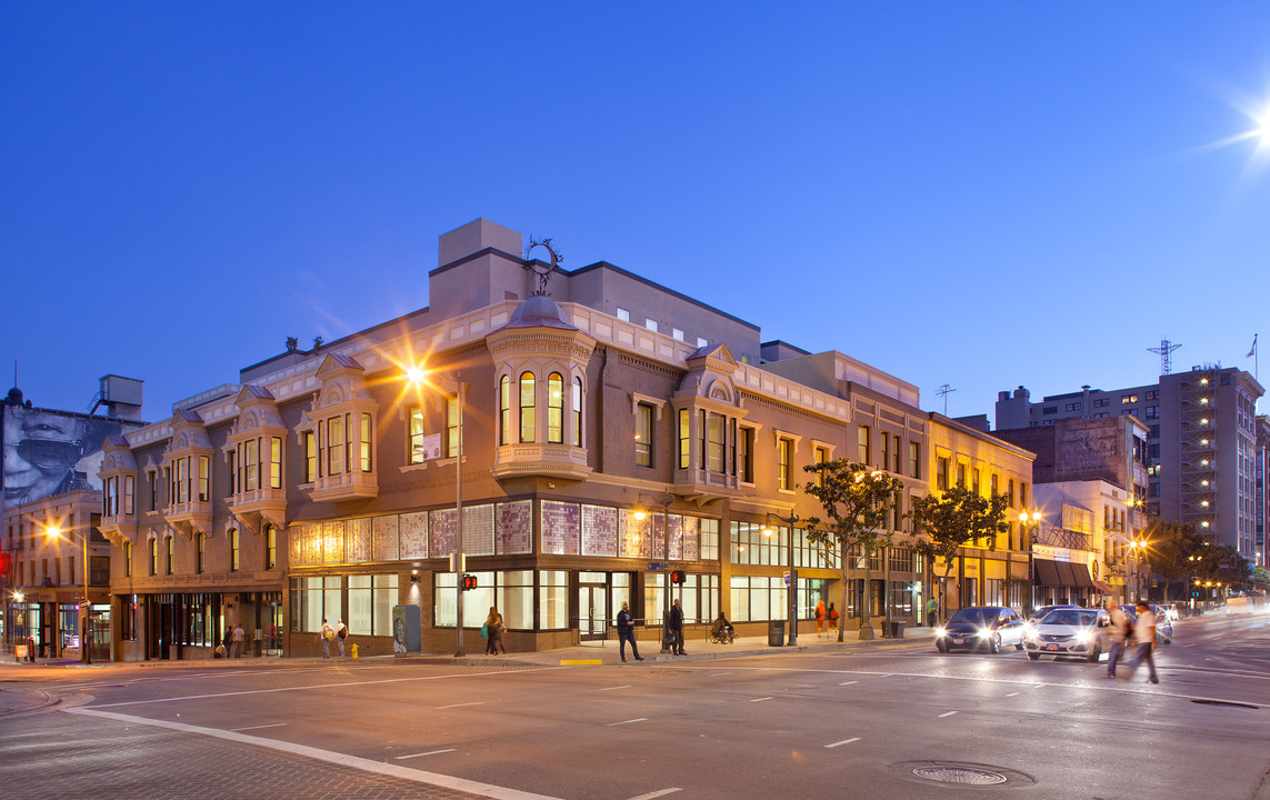 New Pershing Apartments in Los Angeles, CA - Building Photo