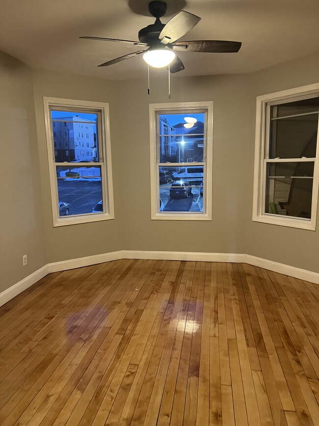 49 Waverly St, Unit Apt.2