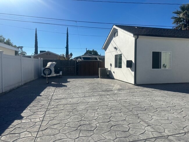 10859 Nettleton St in Los Angeles, CA - Building Photo - Building Photo
