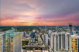 1000 Brickell Plz, Unit 4906 in Miami, FL - Building Photo