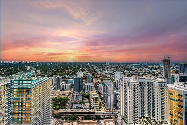property at 1000 Brickell Plz